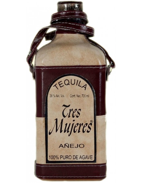 Текила "Tres Mujeres" Anejo, in leather case, 0.7 л
